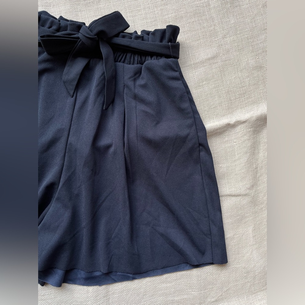 Navy Blue Shorts, paper waist by ONLY - Picture 3 of 4